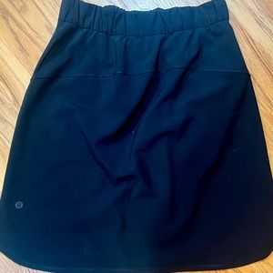 Lululemon black skirt size 6